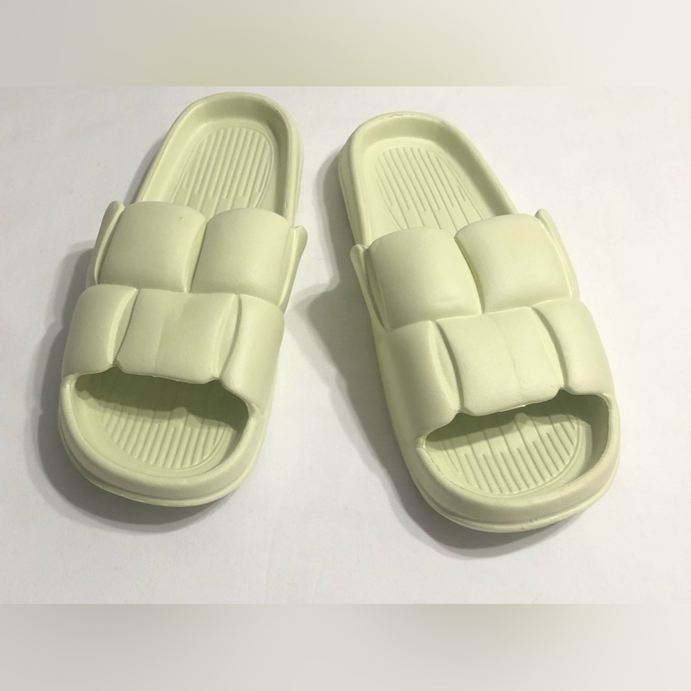 Women’s Slides comfort pillow soft super lightweight  light green. Size 10